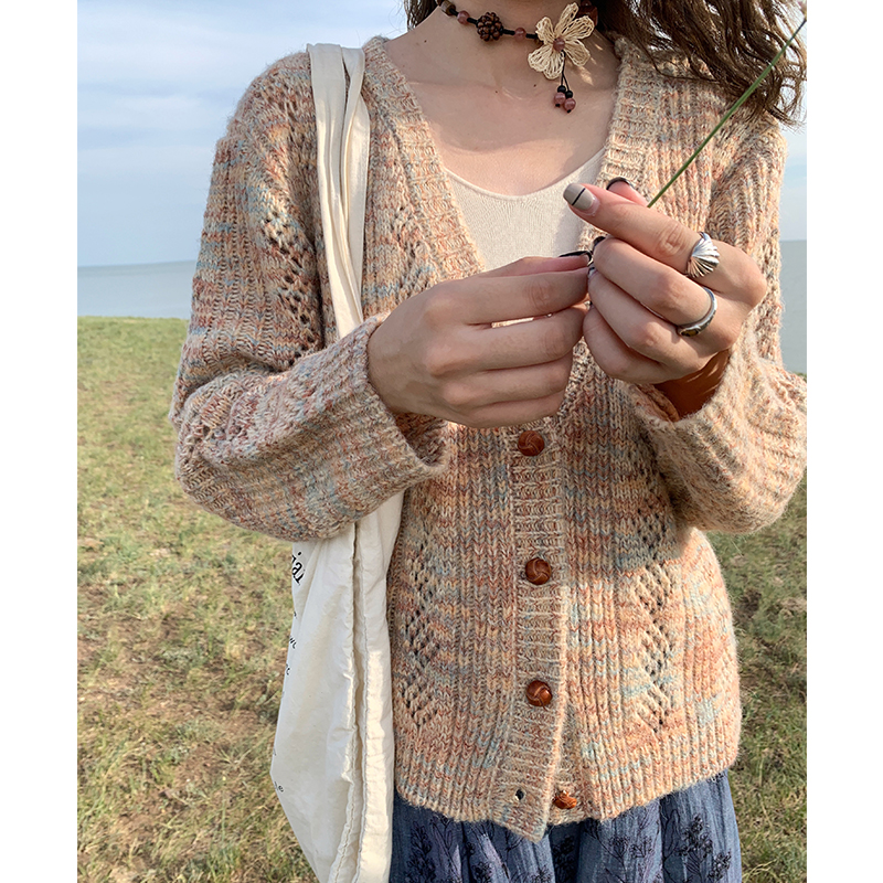 花吉B822榛果拿铁混纱V领镂空针织开衫女2025年新款秋针织衫毛衣