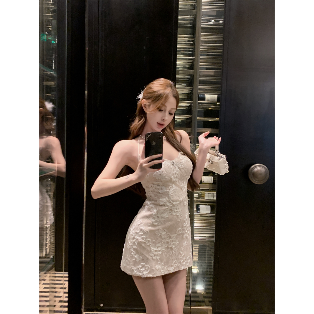 蕾丝拼接露背挂脖连衣裙女夏季白色修身短裙纯欲收腰显瘦包臀裙子