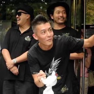 日系高街宽松上衣 t恤男女夏季 陈冠希同款 迪士尼国潮闪粉印花短袖