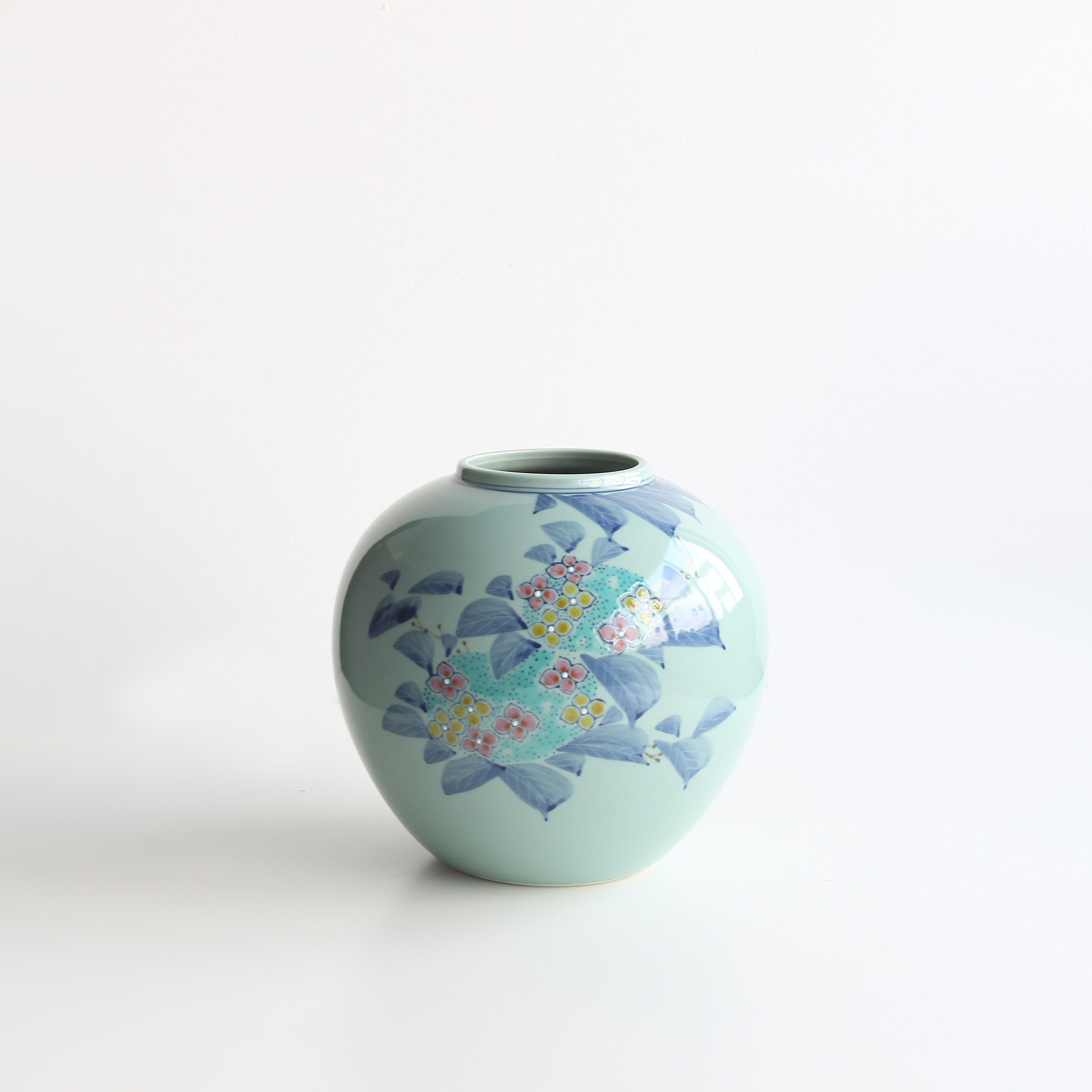 日本九谷烧手绘绣球花圆罐型青釉花瓶日式家居空间插花器装饰摆件