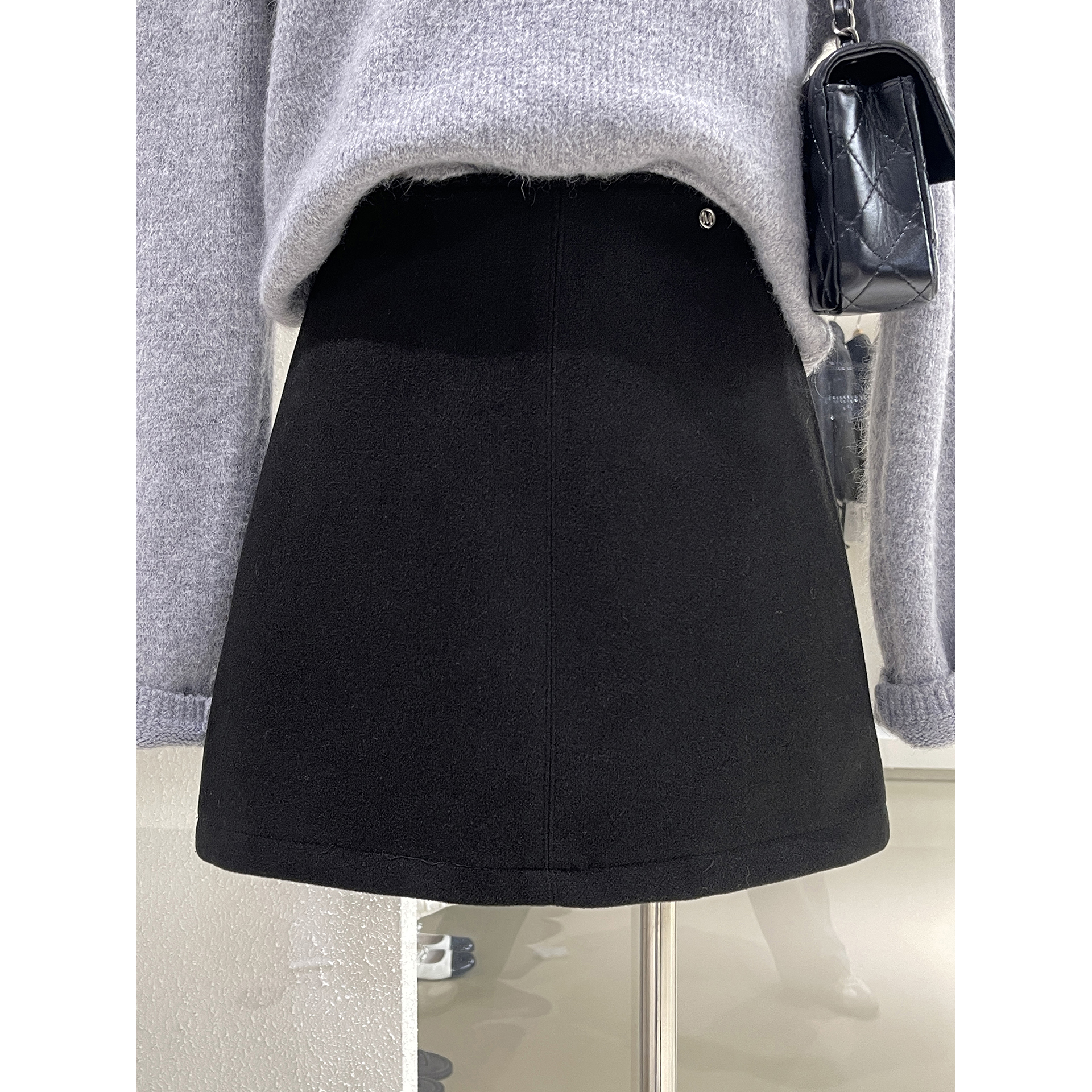 韩版极简风平整有型A字毛呢短裙