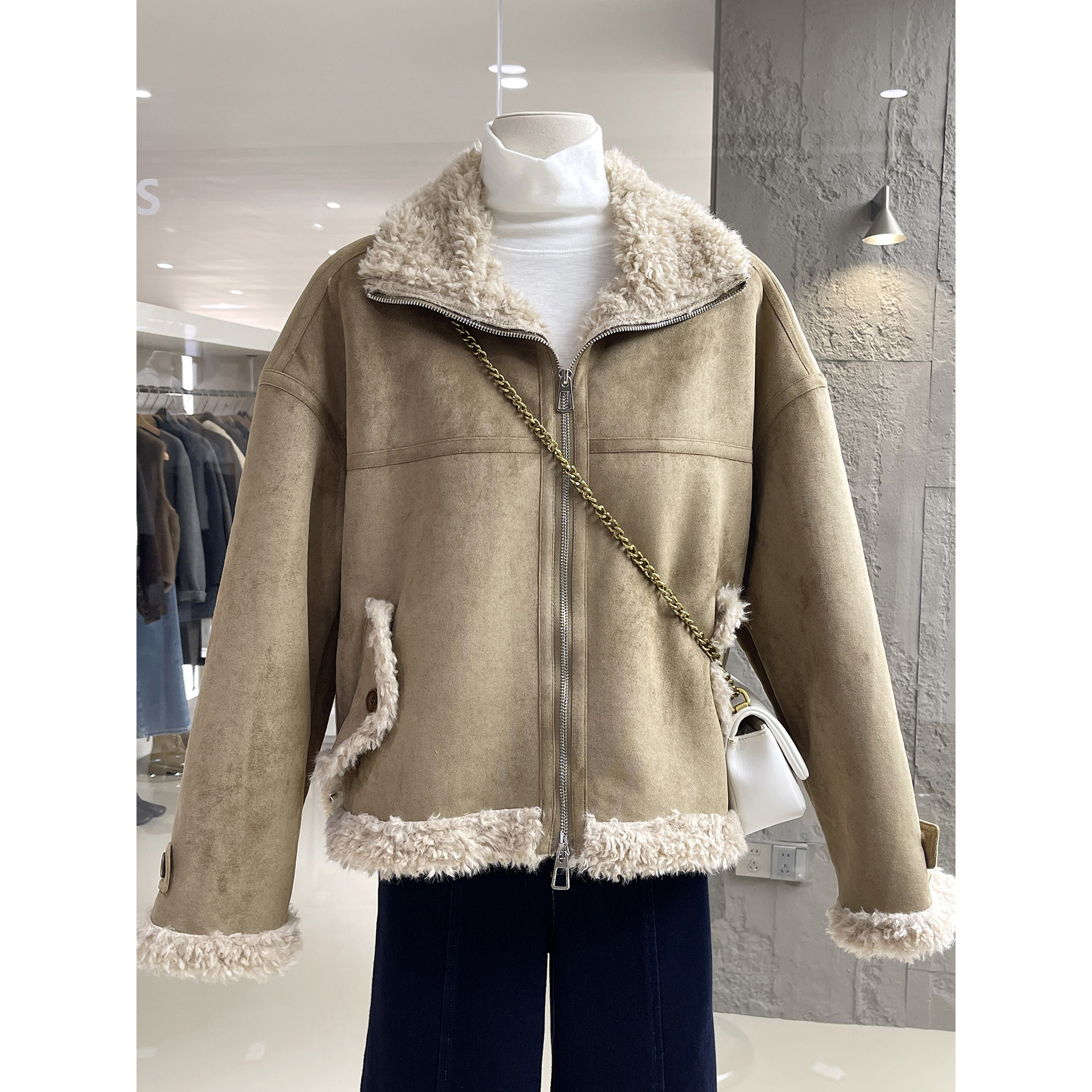 又暖又飒博主感羊羔毛翻领夹克衫