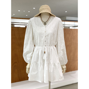 白色恋人甜美重工刺绣泡泡袖 及膝裙配腰绳 V领连衣裙2026早春法式