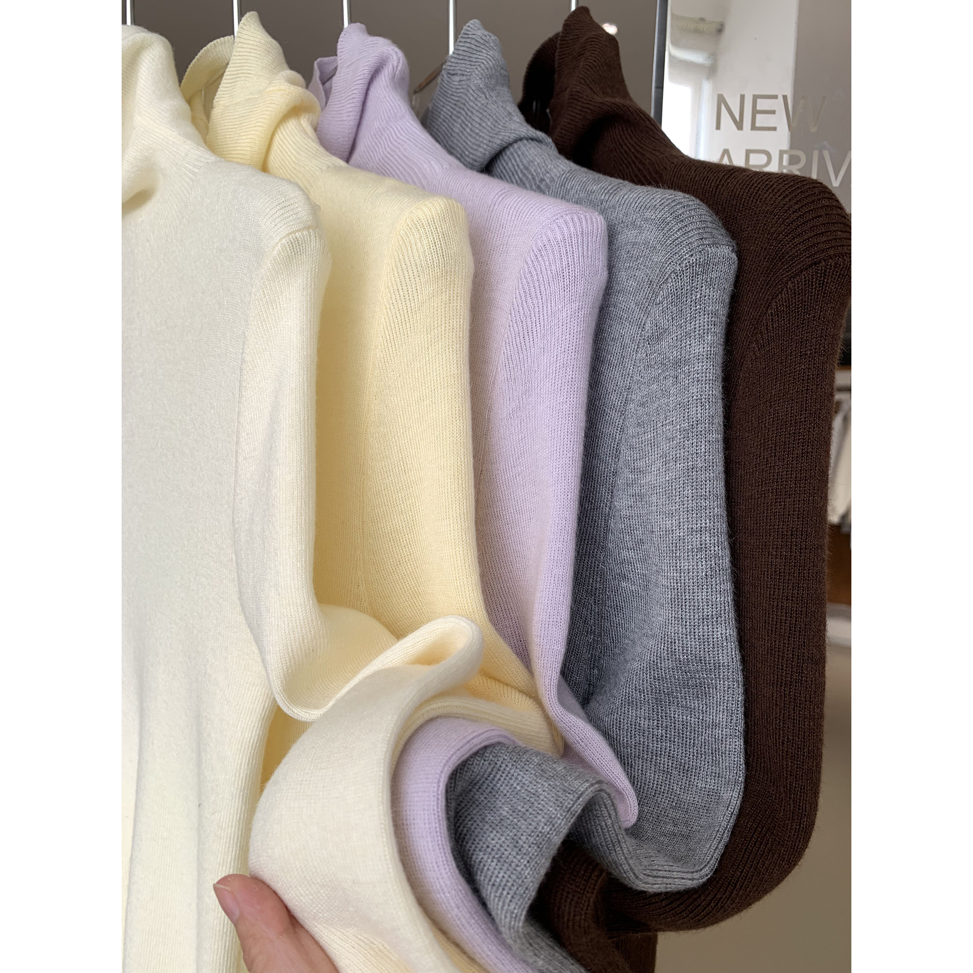 软糯骨感纯色羊毛堆堆领针织衫女