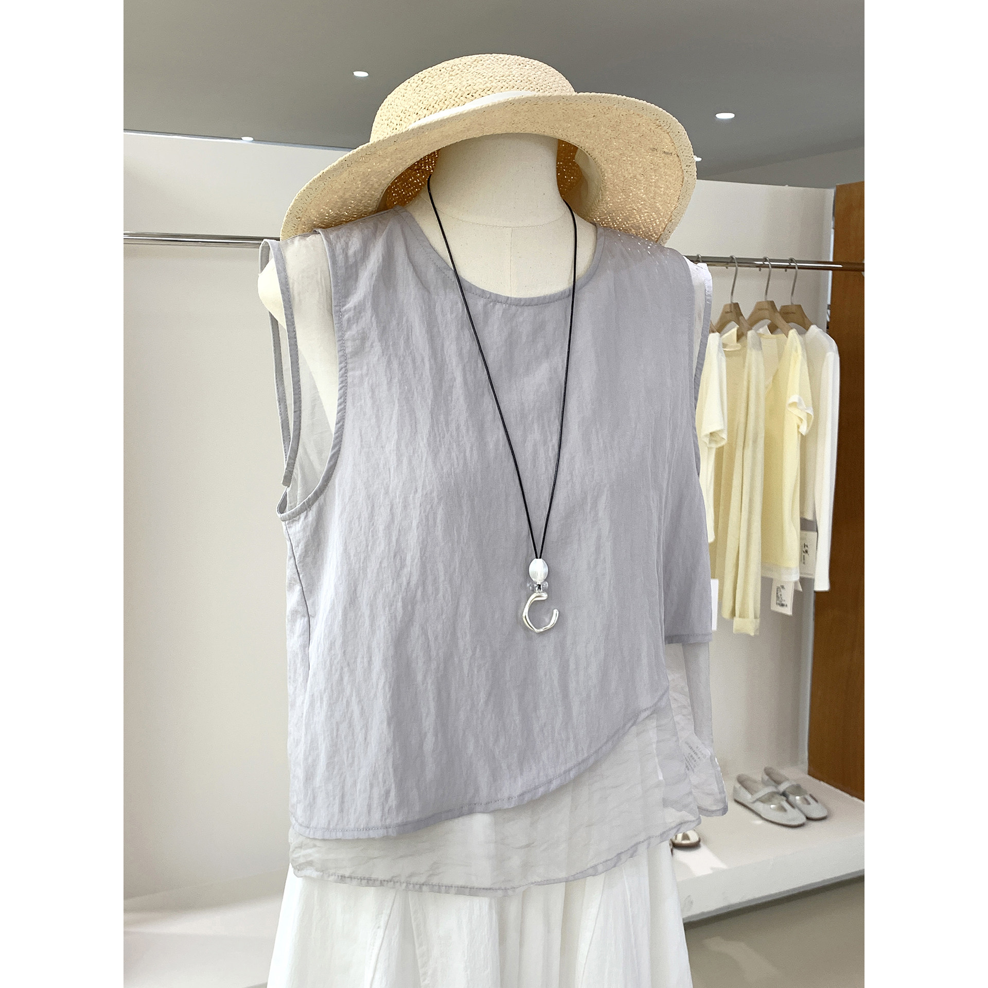 韩系休闲显瘦拼纱假两件无袖背心小衫夏季新款设计感女人衫配项链