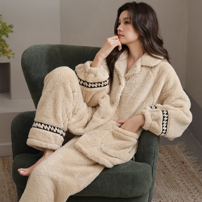 新款睡衣女秋冬加厚保暖珊瑚绒提花翻领超厚宽松家居服套装可外穿