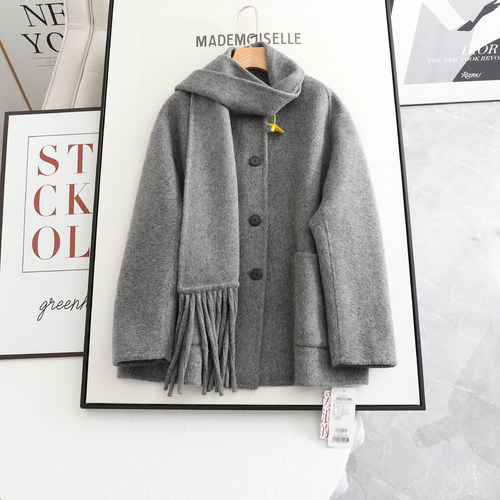 伊系の高级感设计两穿配围巾双面呢大衣女2025冬设计感毛呢短外套