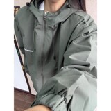 墨绿色