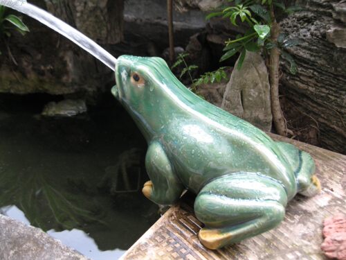 喷水青蛙庭院摆件水族鱼缸园艺