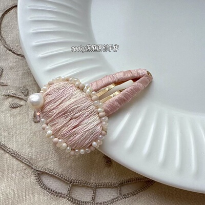 气质款「cooky麻麻原创手作」刺绣订珠柔粉发夹边夹
