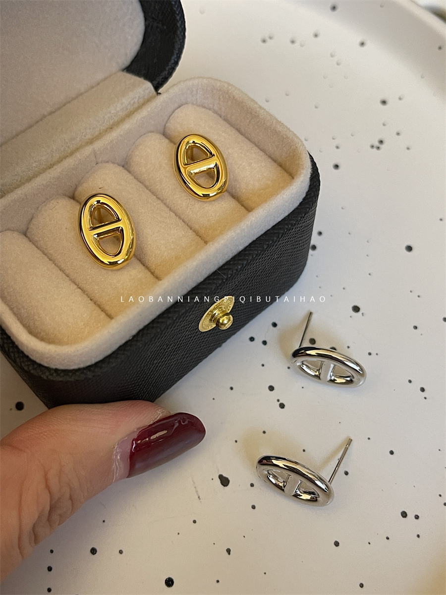 百搭猪鼻子！金银双色镂空耳钉