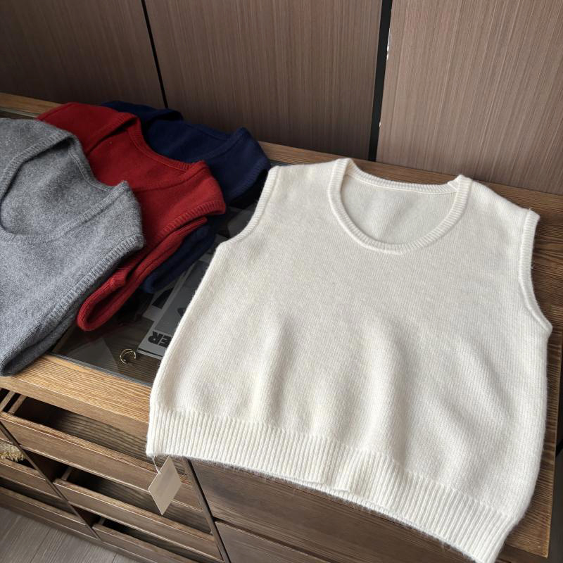 @秋日叠穿马甲！2025新款气质简约韩系u领显瘦外穿内搭针织背心