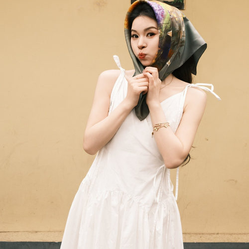 水仙花-乌克兰艺术家手绘真丝丝巾65x65cm桑蚕丝方巾