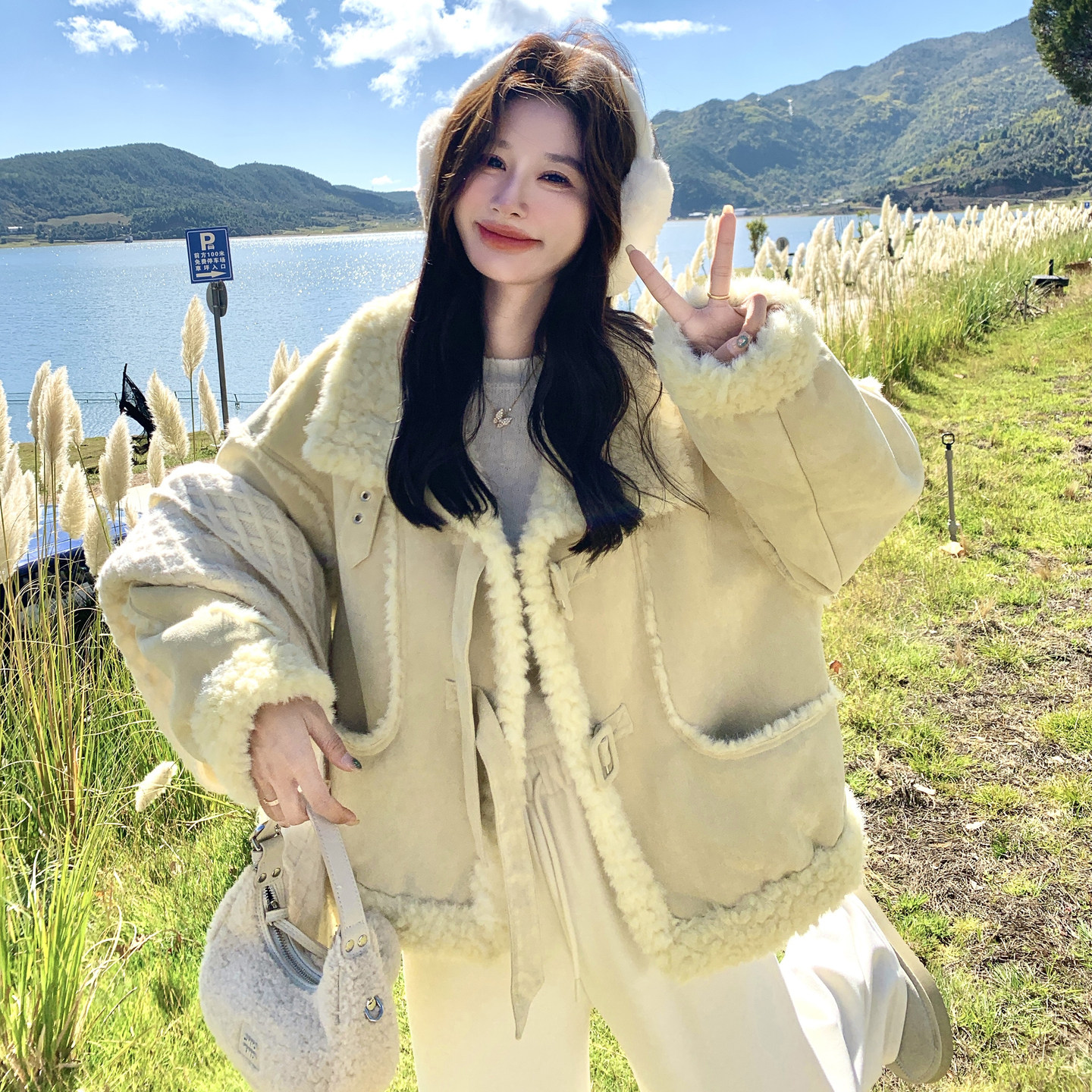 现货！奶黄色皮毛一体复合短外套B260-5353-P215K298,女装短外套,芭图娜