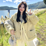 现货！奶黄色皮毛一体复合短外套B260-5353-P215K298，女装短外套，芭图娜