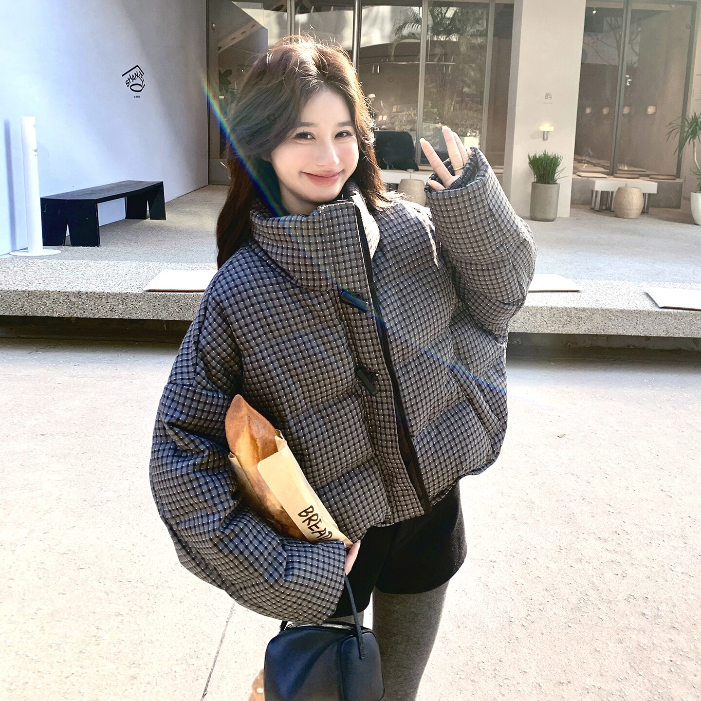 现货主推！50白鸭绒黑格牛角扣短款羽绒服B260-5372-P285K428,女装羽绒服,芭图娜