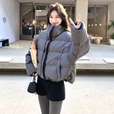 现货主推！50白鸭绒黑格牛角扣短款羽绒服B260-5372-P285K428，女装羽绒服，芭图娜