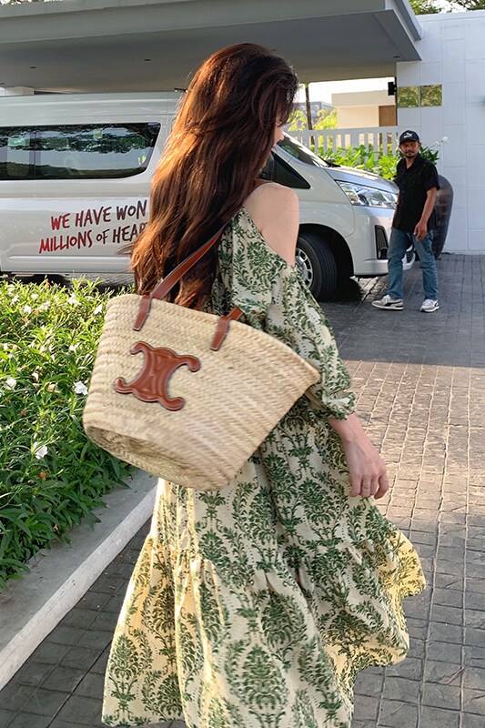 绿色碎花露肩连衣裙女夏季2025年新款法式绝美温柔风海边度假长裙,女装连衣裙,芭图娜