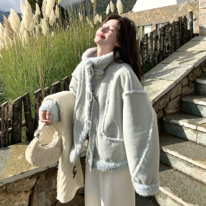 现货！浅蓝色皮毛一体复合短外套 B260-5355-P215K298，女装短外套，芭图娜