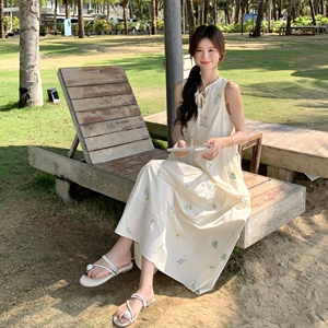 度假风绣花无袖背心连衣裙女夏2025新款绝美独特超好看温柔风长裙图片
