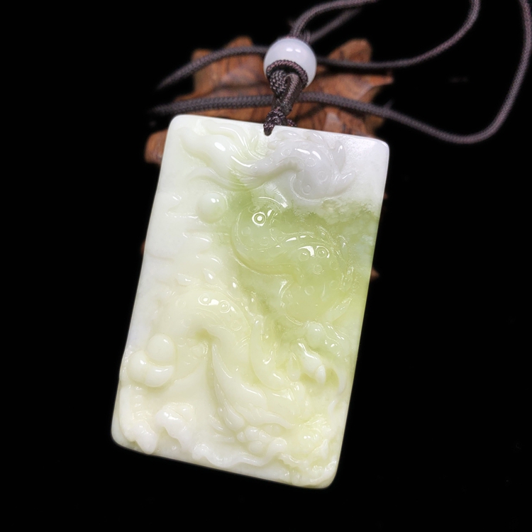 天然活玉蓝田玉西安特产龙牌挂件