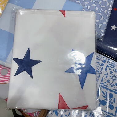 外贸桌布防水 130*180cm 材质PE  白色五角星桌布一个