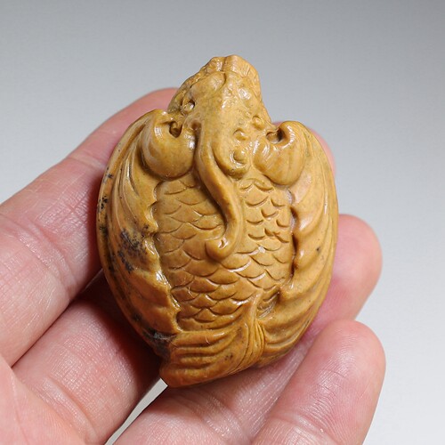 【飞天龙龟】河磨玉黄皮料纯手工雕刻把玩件 楼叔孤品