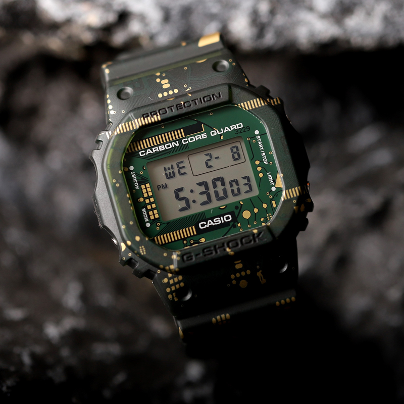 卡西欧G-SHOCK碳纤维限量小方块三表带礼盒套装电路板DWE-5600CC