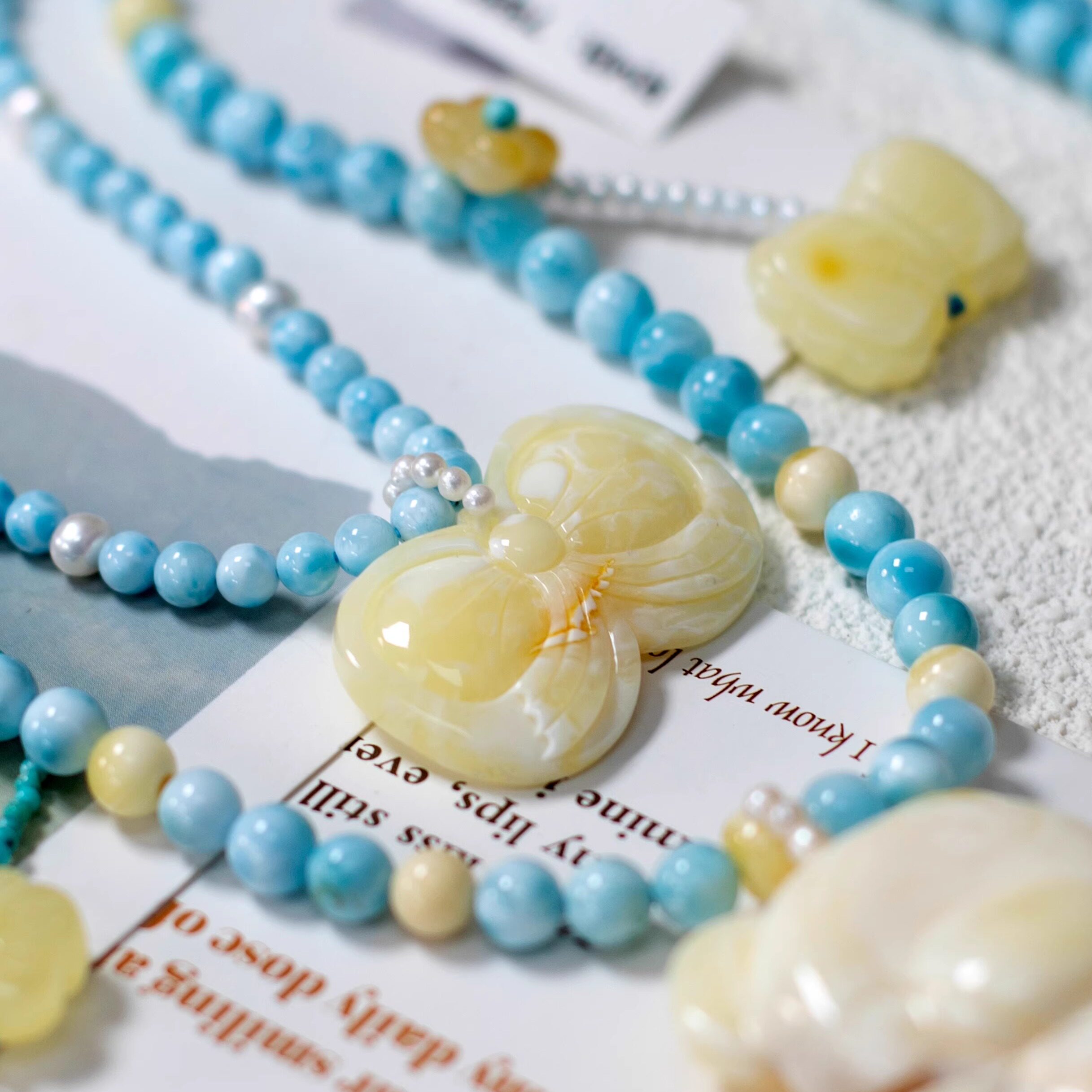 琥珀蜜蜡白蜜小熊项链桂花滴流双层海纹石石圆珠搭配原创设计款