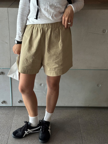 NEW STUDIO 夏季休闲好穿基本款百搭松紧腰卡其色短裤