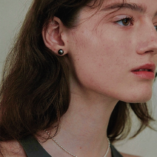 极简百搭925银针大溪地深灰色珍珠耳钉女博主Fever耳环通勤日常