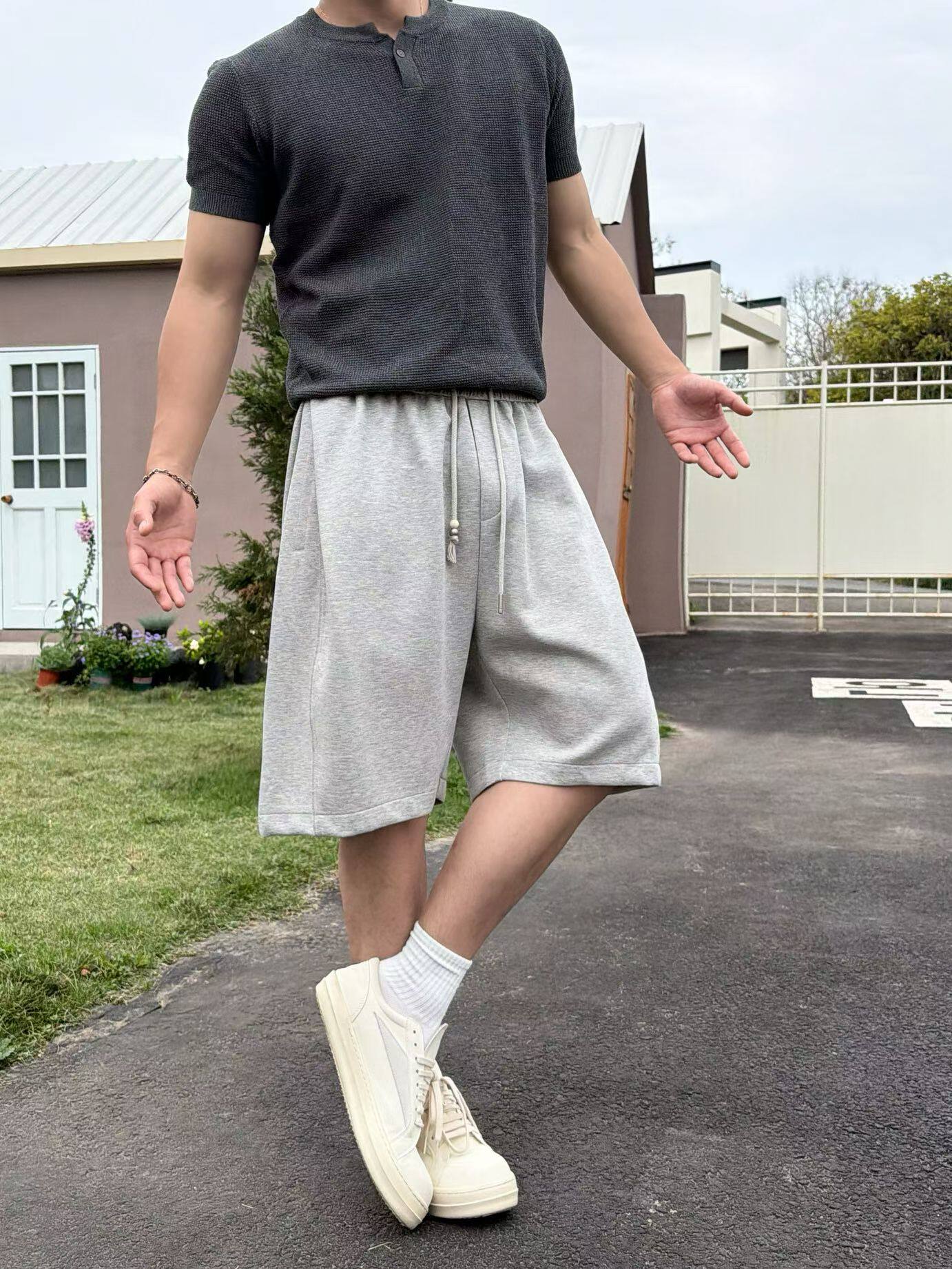 2026夏季美式复古褶皱百搭休闲短裤男宽松痞帅薄款纯色直筒五分裤