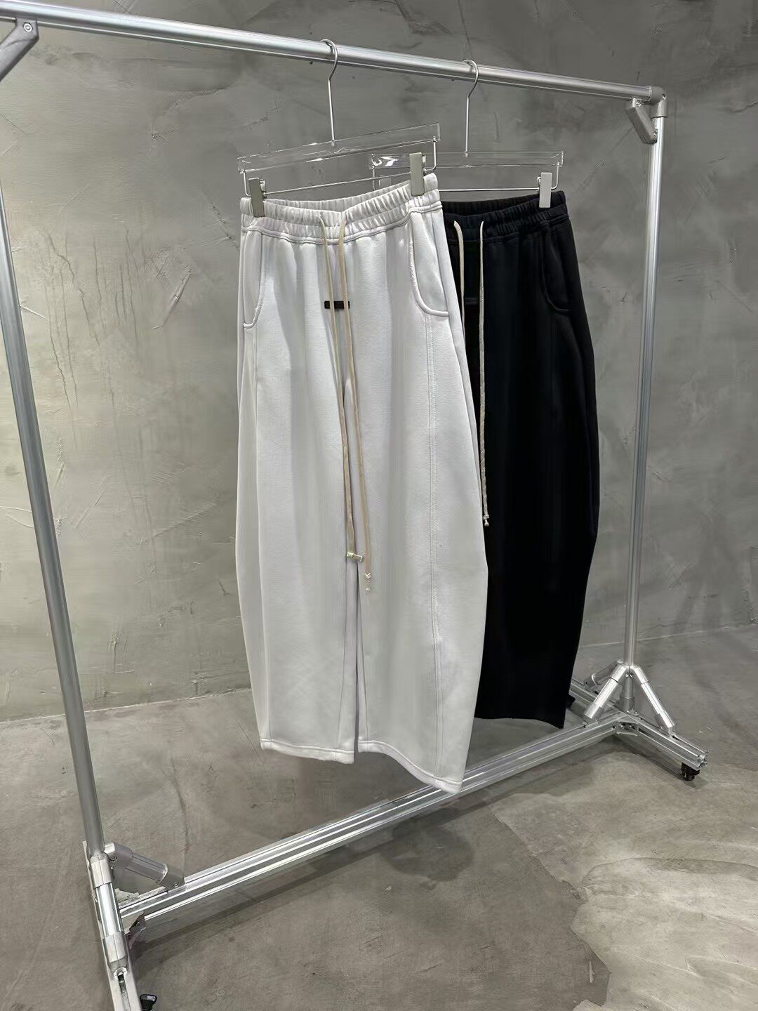 卫裤男2025冬季美式潮牌宽松裤子弯刀裤潮流休闲加绒加厚阔腿长裤