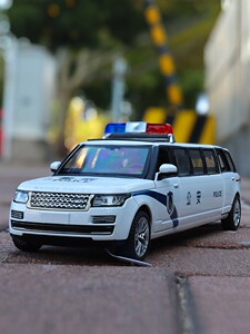 1/32加长路虎警车合金汽车模型回力声光仿真儿童玩具开门礼物摆件