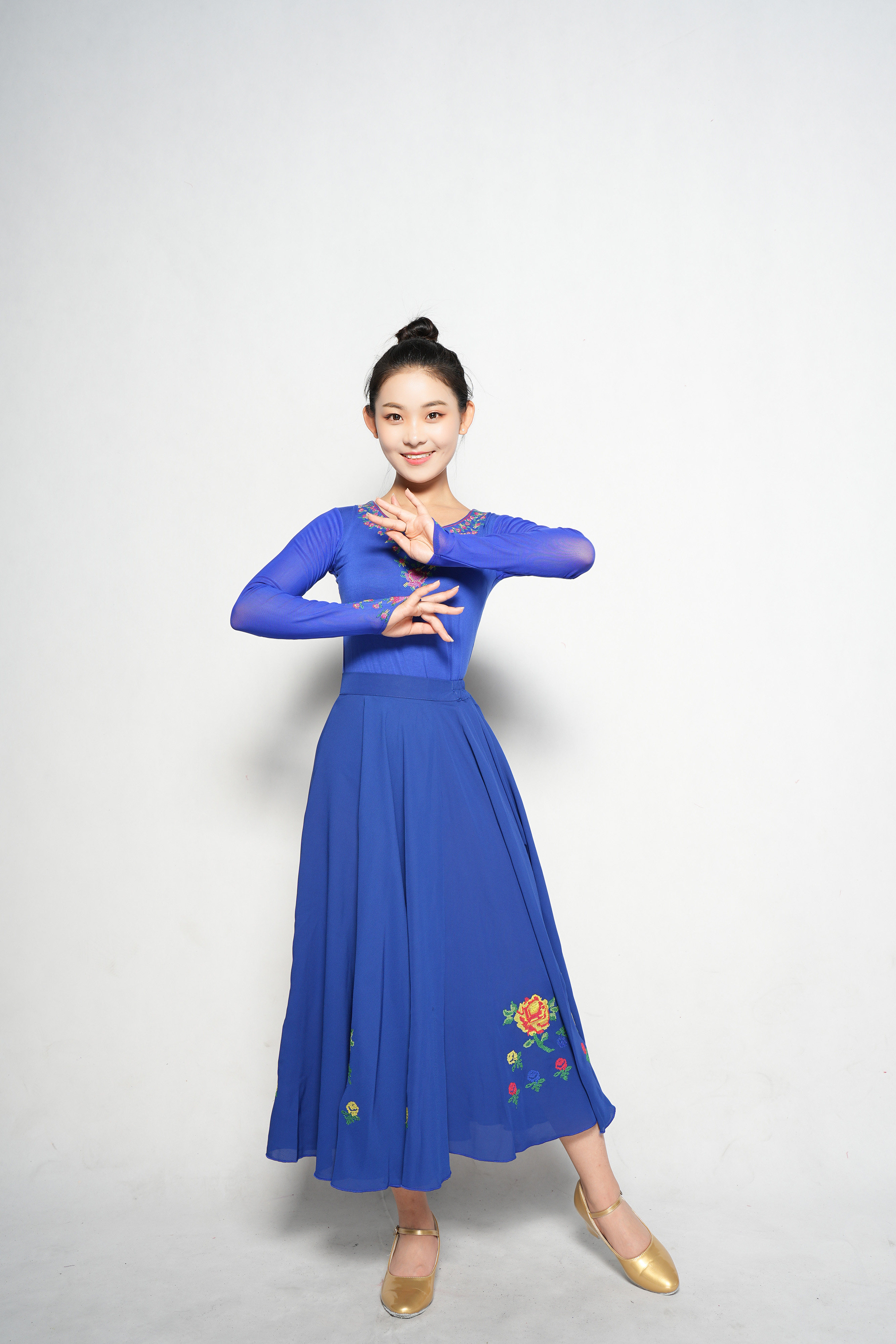新疆维吾尔族舞蹈服套装女少数民族练习裙大摆裙练功裙成人艺考服