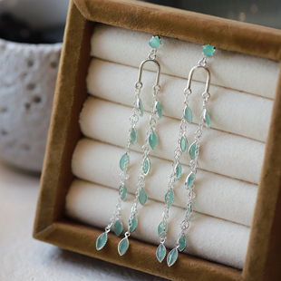 薄荷曼波绿长款流苏耳环2026新款爆款高级感叶子耳钉冬季度假耳饰