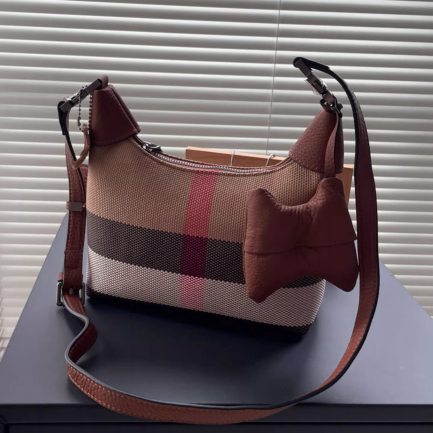 格纹帆布包包女式2025新款高级感轻奢小众复古时尚手提单肩斜挎包