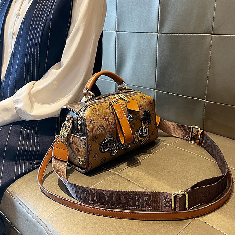 包包女士2026新款高级感洋气真皮波士顿枕头包手提单肩宽带斜挎包