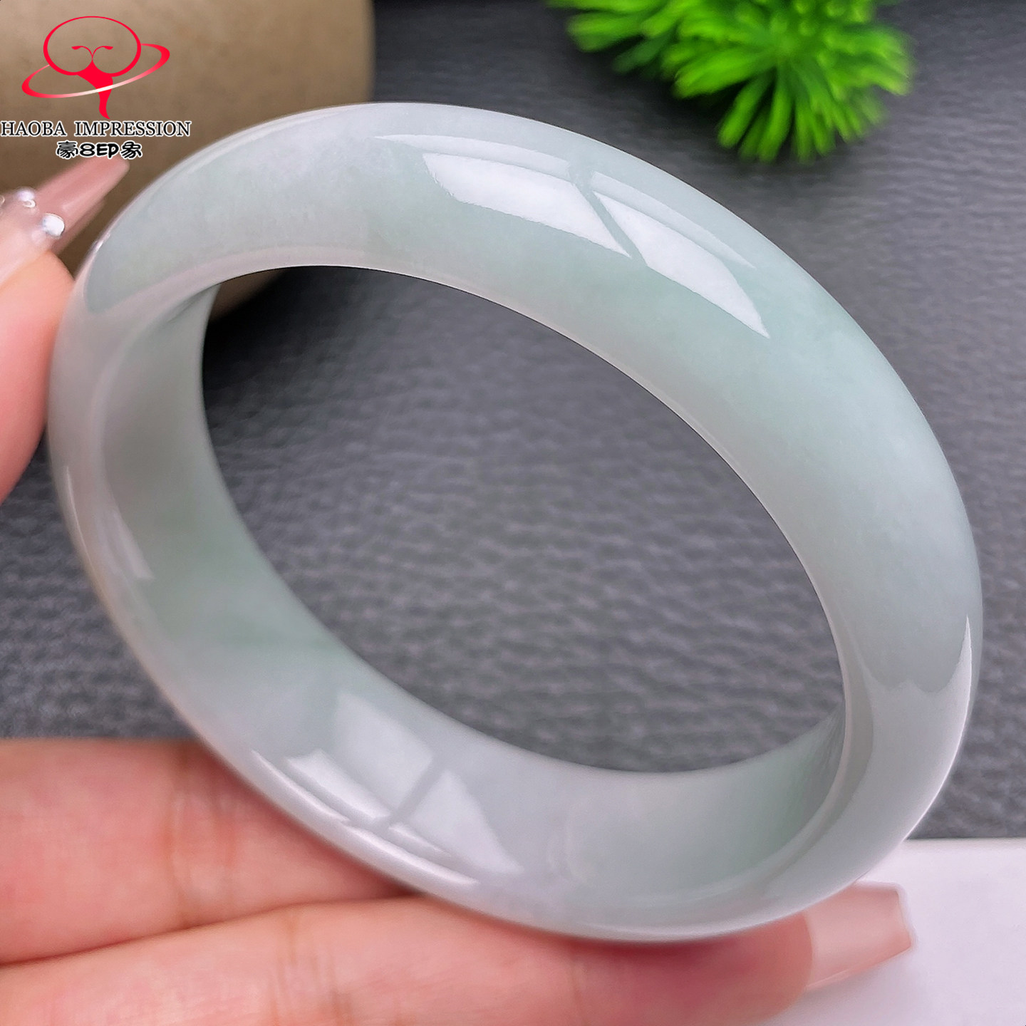 豪8印象X26080X762翡翠手镯圈口59.1天然白底浅绿缅甸a货玉镯72g