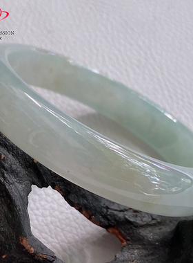 豪8印象手镯之家Z26500Z137翡翠手镯圈口59.0mm冰种淡绿洒金手镯