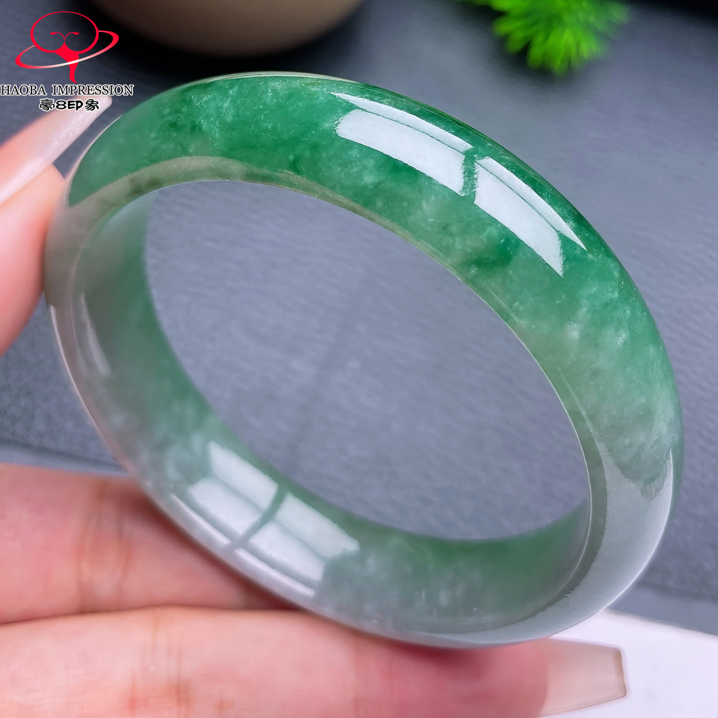 豪8印象X26150X550翡翠手镯圈口55.8天然冰糯种油绿飘花玉镯55g