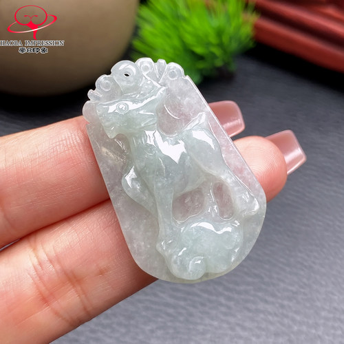 豪8印象H26002A1339翡翠生肖羊吊坠冰糯种浅绿十二生肖玉挂件10g