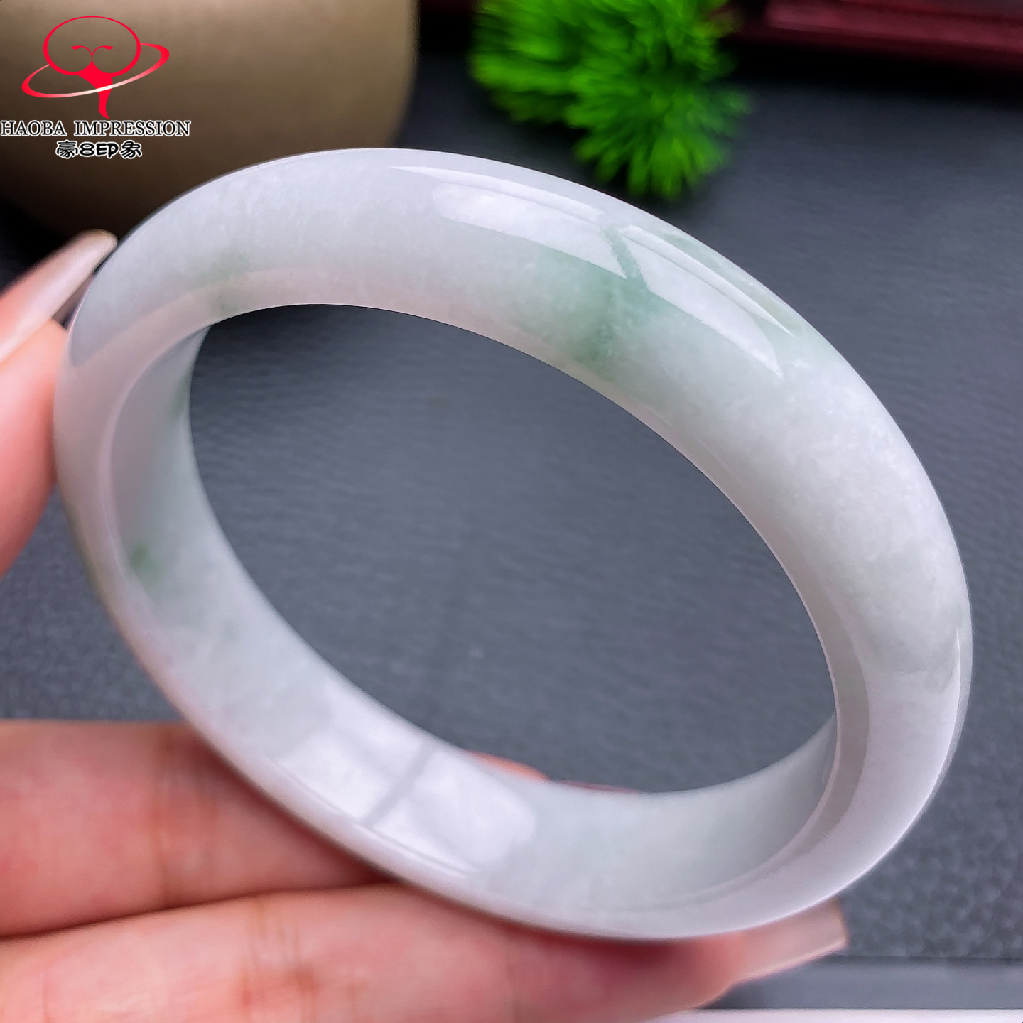 豪8印象&reg;X26018X592翡翠手镯圈口61.2天然糯种飘绿花翡翠玉镯67g