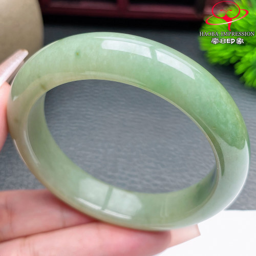 豪8印象S126010Y635翡翠手镯圈口51.0 天然缅甸淡绿玉手镯a货49g