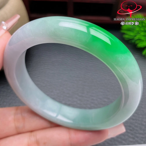 豪8印象Y26600Y142翡翠手镯圈口54.7天然冰糯种白底带翠玉手镯60g