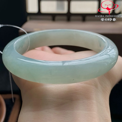 豪8印象W26080W750天然A货翡翠圈口55.8冰种蓝水冰润细腻正圈玉镯