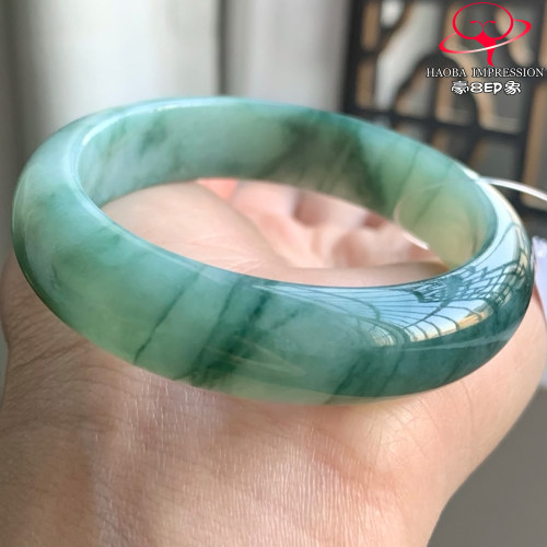 豪8印象W26100W665天然A货翡翠圈口57.3冰糯种绿底飘花贵妃玉手镯