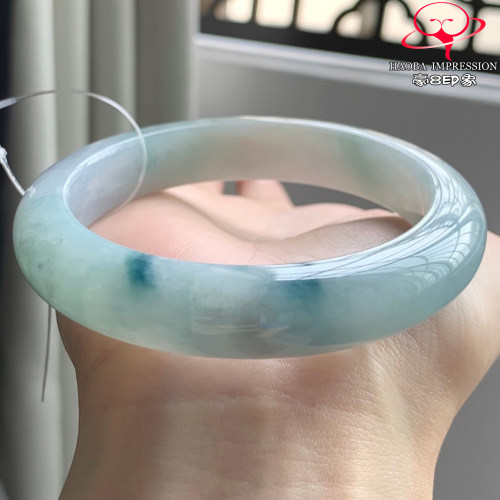 豪8印象W26060W781天然A货翡翠圈口56.8糯种晴底飘蓝花正圈玉手镯