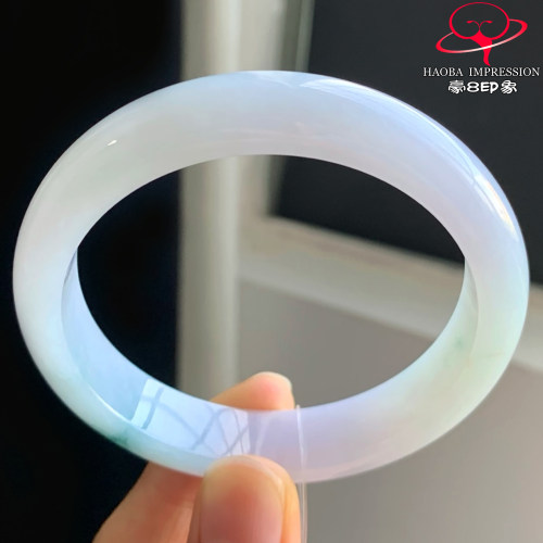 豪8印象W26128W624天然A货翡翠圈口56.3冰种牛奶底飘花正圈玉手镯