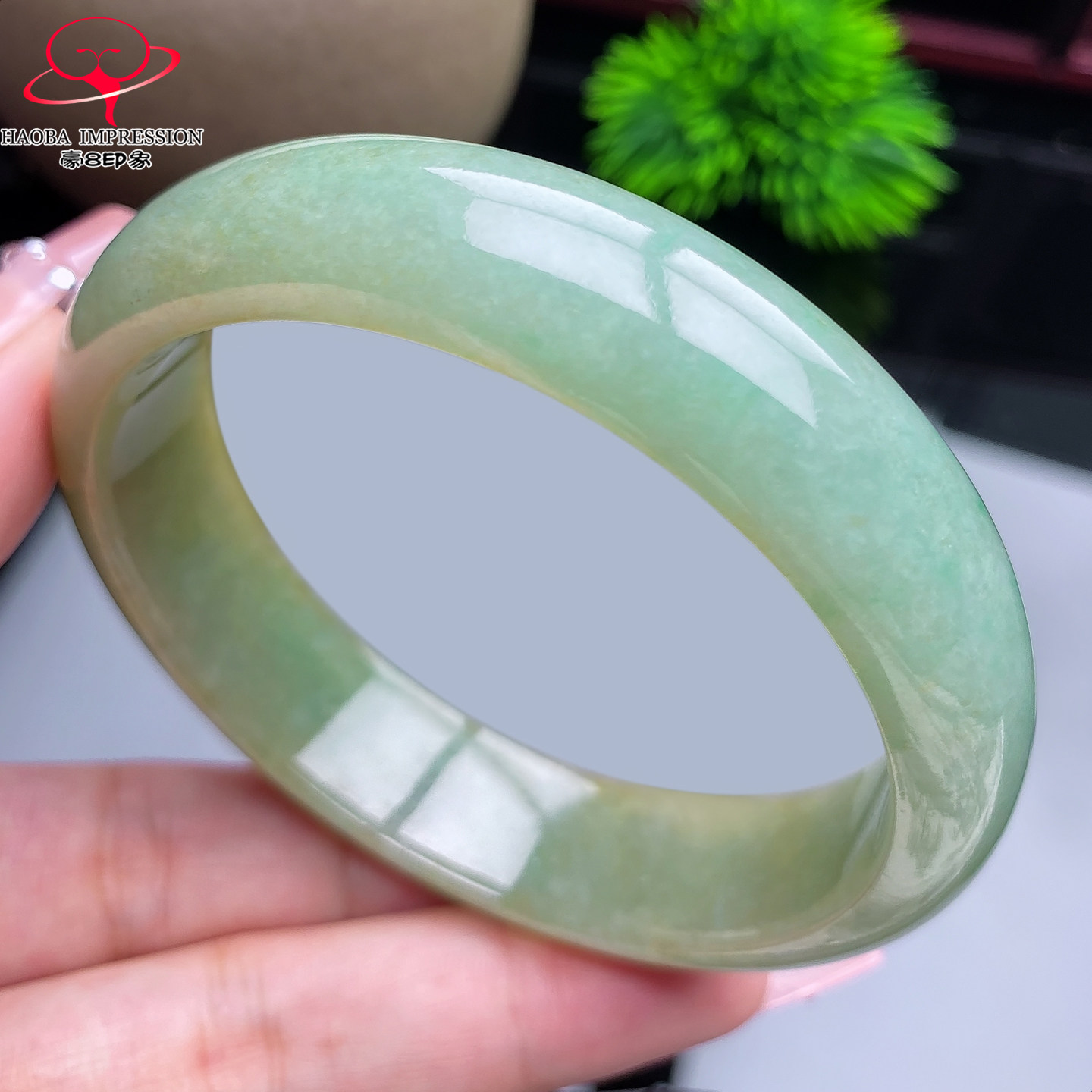 豪8印象X26150X494翡翠手镯圈口59.8天然糯种淡绿淡黄翡玉镯66g